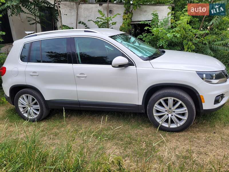 Внедорожник / Кроссовер Volkswagen Tiguan 2012 в Херсоне