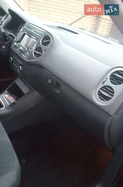 Внедорожник / Кроссовер Volkswagen Tiguan 2012 в 