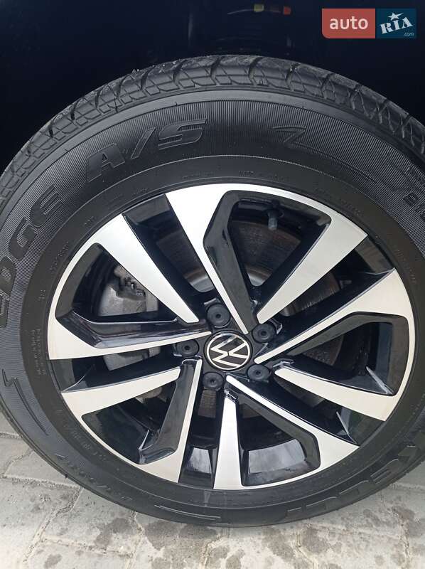 Внедорожник / Кроссовер Volkswagen Tiguan 2021 в Черновцах