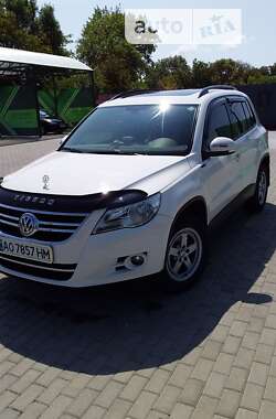 Позашляховик / Кросовер Volkswagen Tiguan 2011 в Тячеві