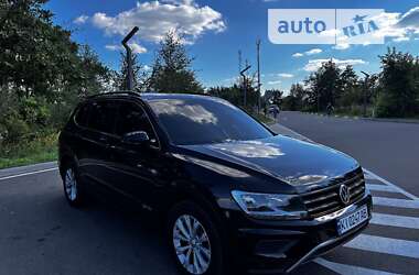 Позашляховик / Кросовер Volkswagen Tiguan 2017 в Києві