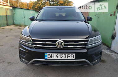 Позашляховик / Кросовер Volkswagen Tiguan 2017 в Одесі