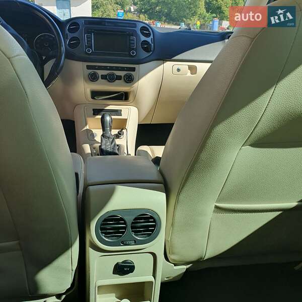 Внедорожник / Кроссовер Volkswagen Tiguan 2015 в Каменец-Подольском