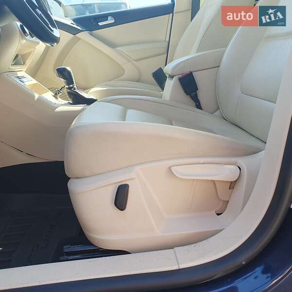 Внедорожник / Кроссовер Volkswagen Tiguan 2015 в Каменец-Подольском