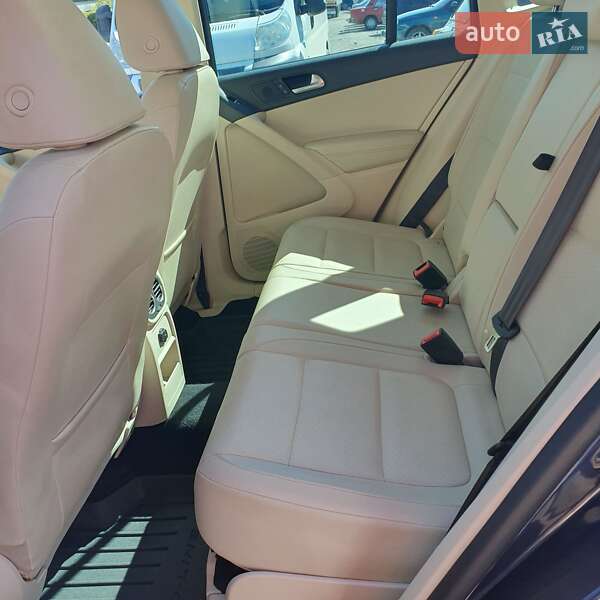 Внедорожник / Кроссовер Volkswagen Tiguan 2015 в Каменец-Подольском