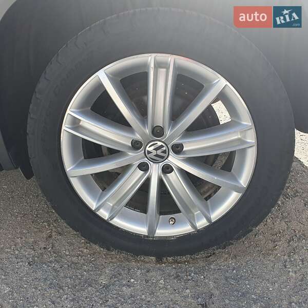 Внедорожник / Кроссовер Volkswagen Tiguan 2015 в Каменец-Подольском