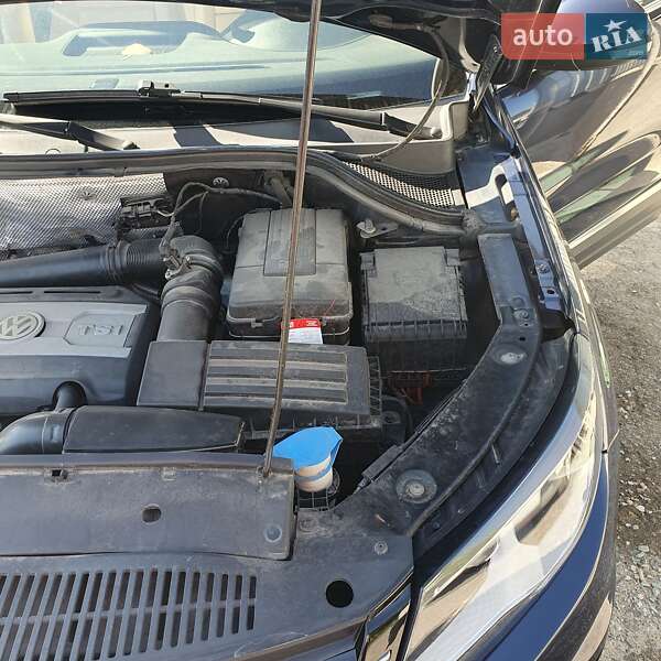 Внедорожник / Кроссовер Volkswagen Tiguan 2015 в Каменец-Подольском