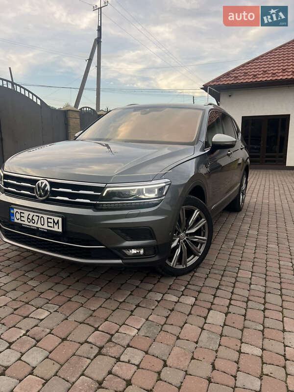 Позашляховик / Кросовер Volkswagen Tiguan 2017 в Чернівцях