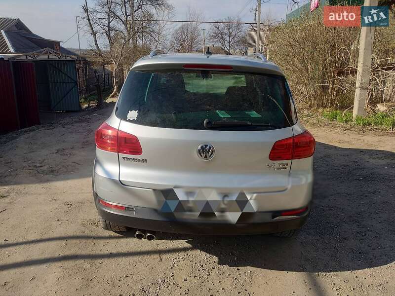 Внедорожник / Кроссовер Volkswagen Tiguan 2011 в Первомайске