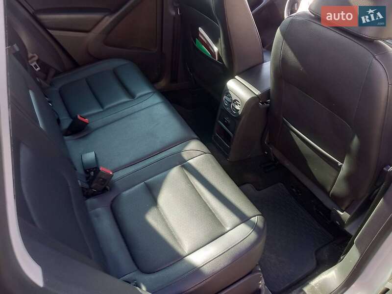 Внедорожник / Кроссовер Volkswagen Tiguan 2011 в Первомайске