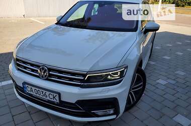 Позашляховик / Кросовер Volkswagen Tiguan 2016 в 