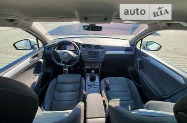 Позашляховик / Кросовер Volkswagen Tiguan 2016 в 