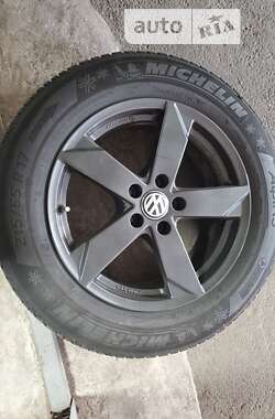 Позашляховик / Кросовер Volkswagen Tiguan 2016 в 