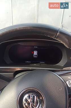 Внедорожник / Кроссовер Volkswagen Tiguan 2018 в 