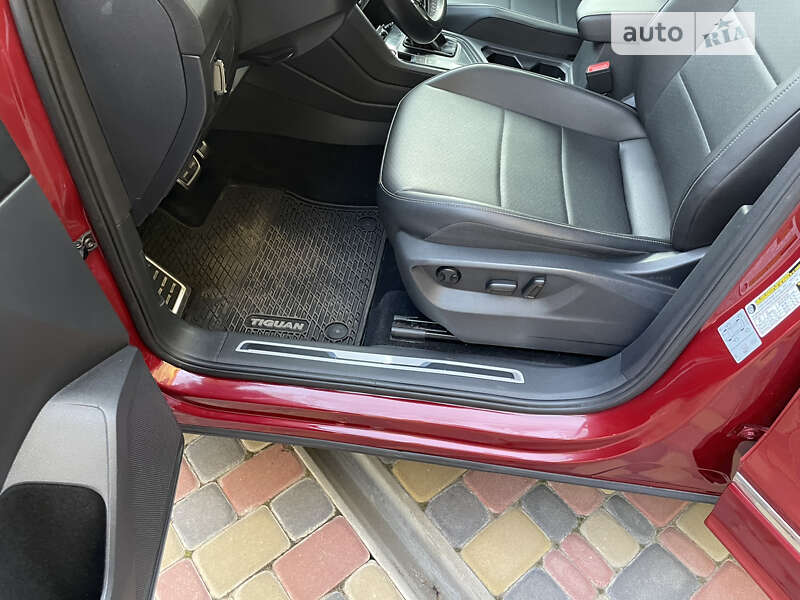 Внедорожник / Кроссовер Volkswagen Tiguan 2018 в Харькове