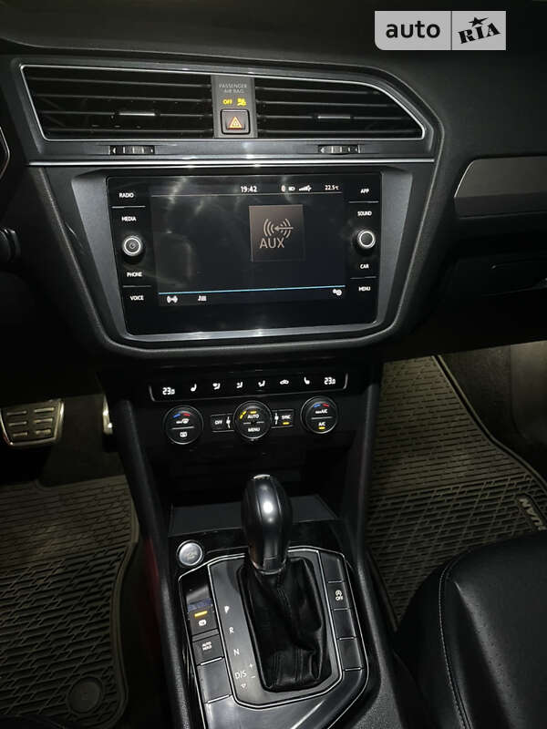 Внедорожник / Кроссовер Volkswagen Tiguan 2018 в Харькове