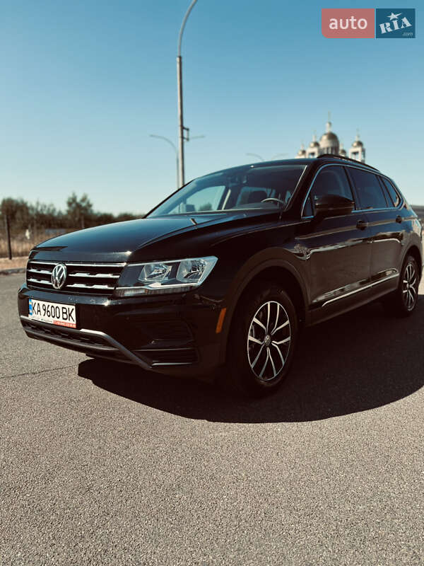 Внедорожник / Кроссовер Volkswagen Tiguan 2021 в 
