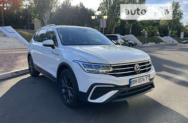 Внедорожник / Кроссовер Volkswagen Tiguan 2021 в Одессе