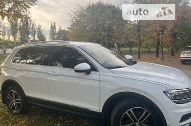 Позашляховик / Кросовер Volkswagen Tiguan 2017 в 