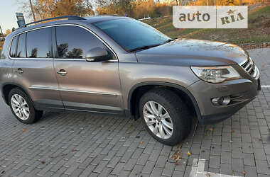 Внедорожник / Кроссовер Volkswagen Tiguan 2011 в Запорожье