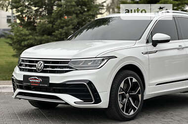 Позашляховик / Кросовер Volkswagen Tiguan 2022 в 