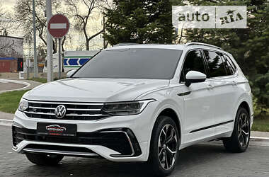 Позашляховик / Кросовер Volkswagen Tiguan 2022 в 