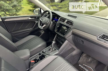 Позашляховик / Кросовер Volkswagen Tiguan 2022 в 