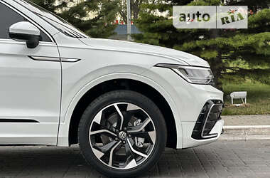 Позашляховик / Кросовер Volkswagen Tiguan 2022 в 