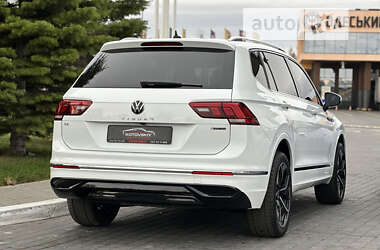 Позашляховик / Кросовер Volkswagen Tiguan 2022 в 