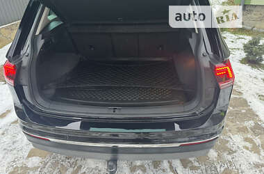 Внедорожник / Кроссовер Volkswagen Tiguan 2018 в 