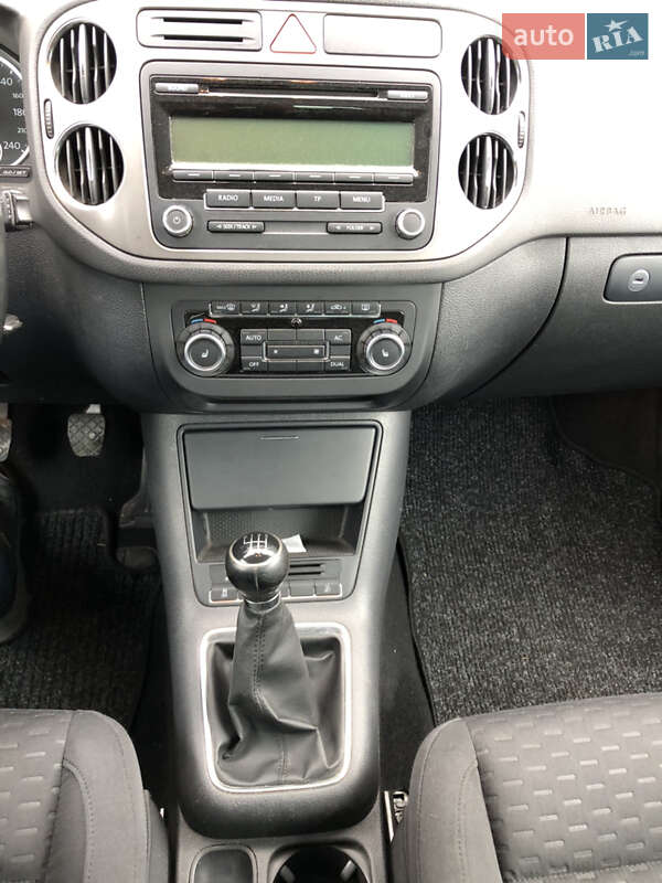 Внедорожник / Кроссовер Volkswagen Tiguan 2010 в Ровно