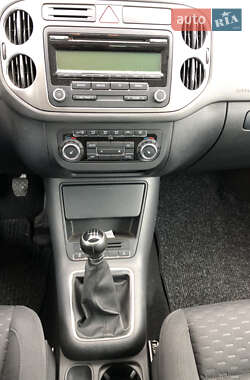 Внедорожник / Кроссовер Volkswagen Tiguan 2010 в 