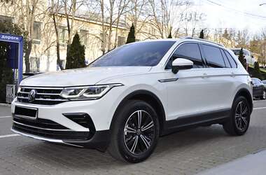 Внедорожник / Кроссовер Volkswagen Tiguan 2022 в 