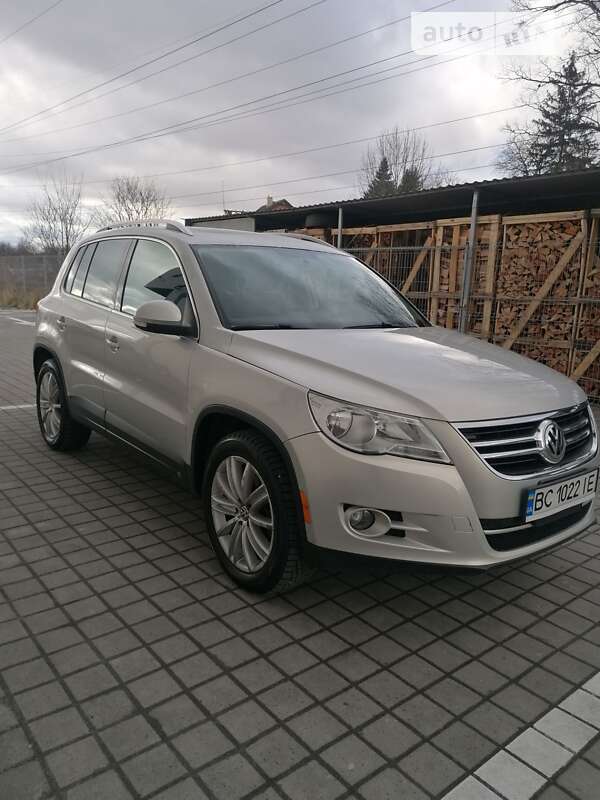 Внедорожник / Кроссовер Volkswagen Tiguan 2010 в Львове