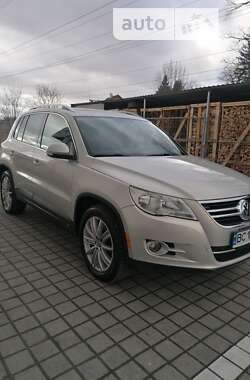 Внедорожник / Кроссовер Volkswagen Tiguan 2010 в 