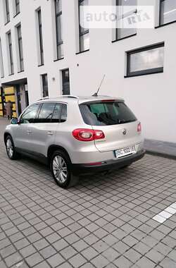 Внедорожник / Кроссовер Volkswagen Tiguan 2010 в 