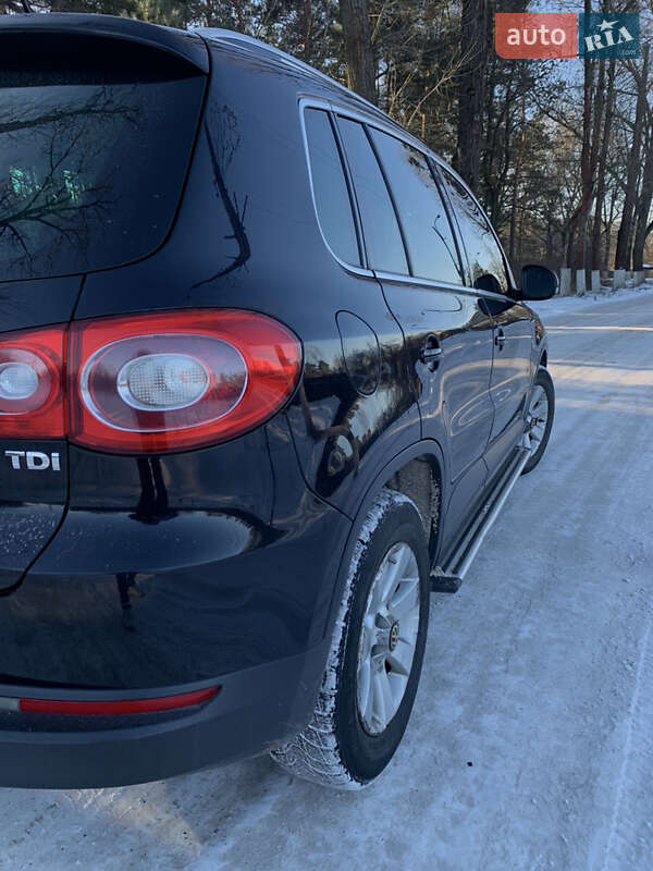 Внедорожник / Кроссовер Volkswagen Tiguan 2008 в Сосновке