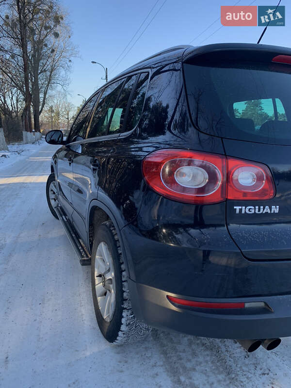 Внедорожник / Кроссовер Volkswagen Tiguan 2008 в Сосновке