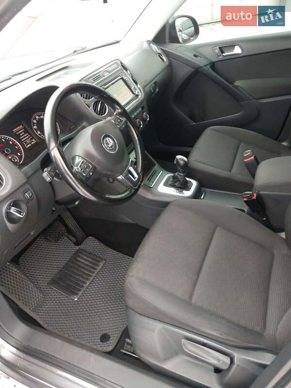 Внедорожник / Кроссовер Volkswagen Tiguan 2015 в Харькове