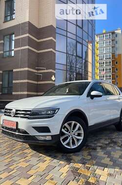 Внедорожник / Кроссовер Volkswagen Tiguan 2016 в Чернигове