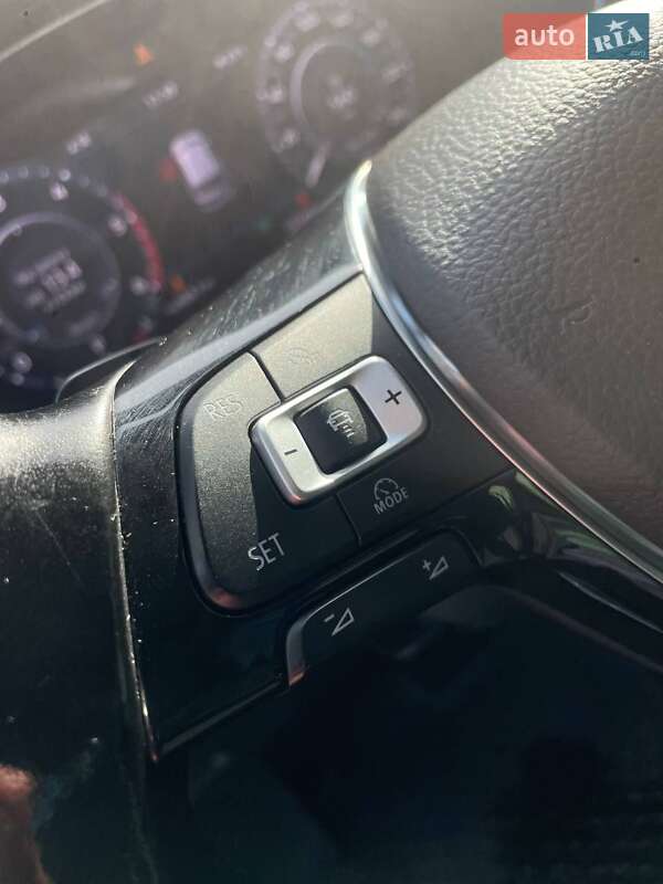 Внедорожник / Кроссовер Volkswagen Tiguan 2016 в Чернигове