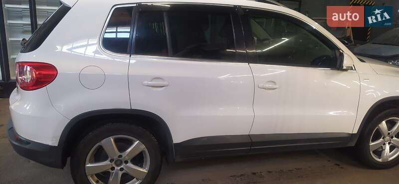 Внедорожник / Кроссовер Volkswagen Tiguan 2010 в Киеве