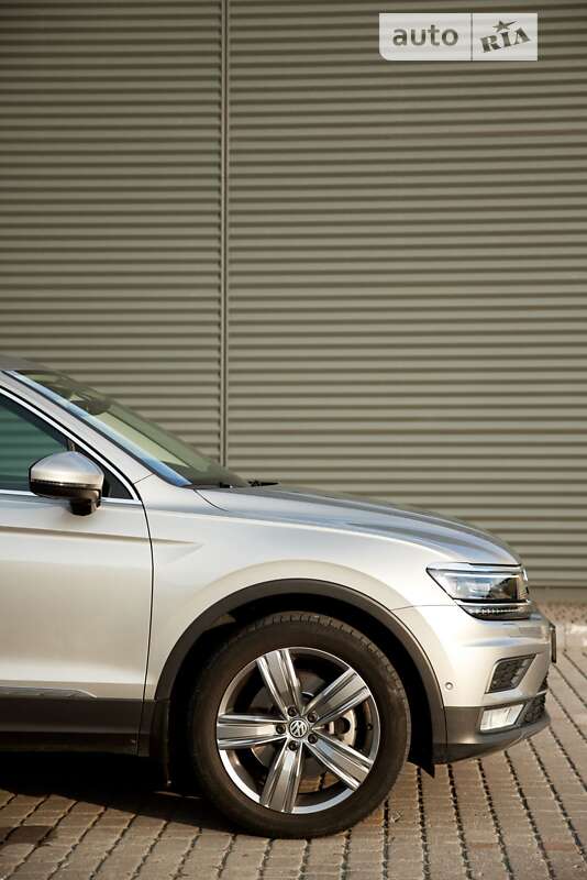 Внедорожник / Кроссовер Volkswagen Tiguan 2017 в Николаеве