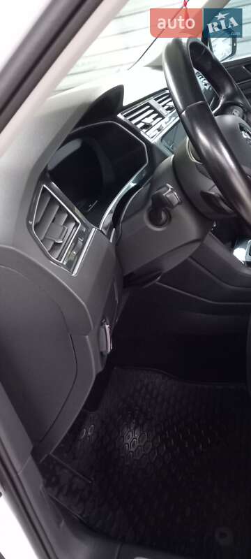 Позашляховик / Кросовер Volkswagen Tiguan 2017 в Кам'янець-Подільському