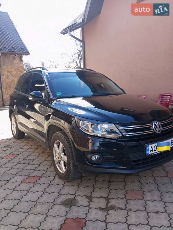Внедорожник / Кроссовер Volkswagen Tiguan 2011 в Хусте