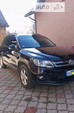 Внедорожник / Кроссовер Volkswagen Tiguan 2011 в Хусте