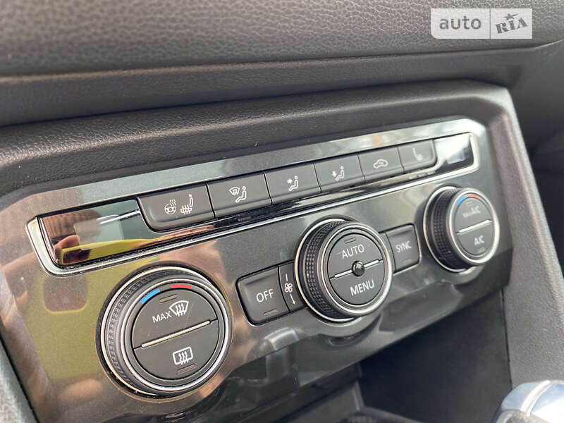 Внедорожник / Кроссовер Volkswagen Tiguan 2017 в Киеве