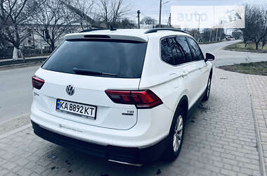 Внедорожник / Кроссовер Volkswagen Tiguan 2017 в Подольске