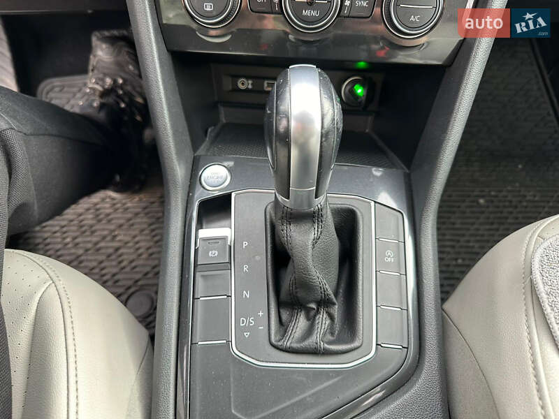Внедорожник / Кроссовер Volkswagen Tiguan 2017 в Луцке