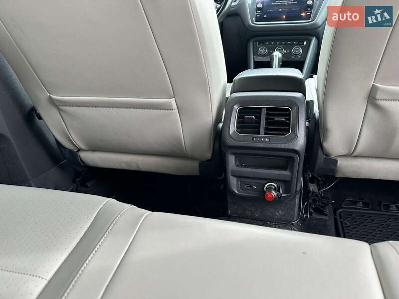 Внедорожник / Кроссовер Volkswagen Tiguan 2017 в Луцке